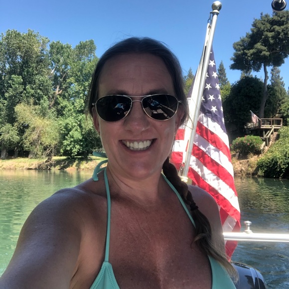 Meet your Posher, Tera - Picture 3 of 3